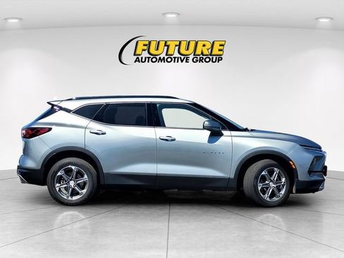 Used 2023 Chevrolet Blazer LT AWD/4WD image 3