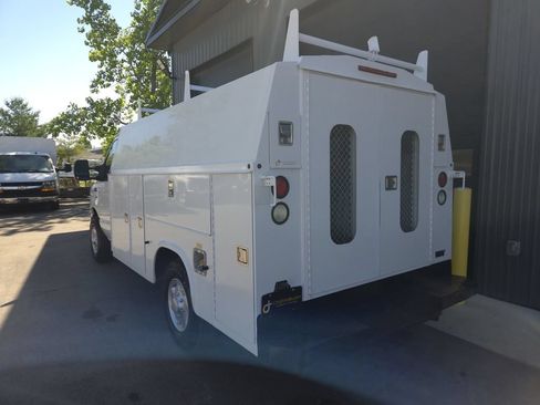 Used 2013 Ford E-350 and Econoline 350 Super Duty w/ PWR Locks & Windows Group RWD image 3
