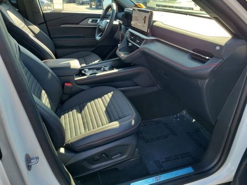 Used 2025 Ford Explorer ST-Line w/ Premium Package image 17
