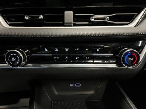 Used 2025 Chevrolet Equinox LT w/ Midnight Edition image 38