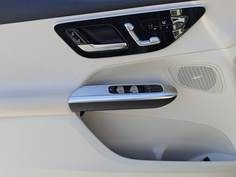 Certified 2025 Mercedes-Benz GLC 300 image 23