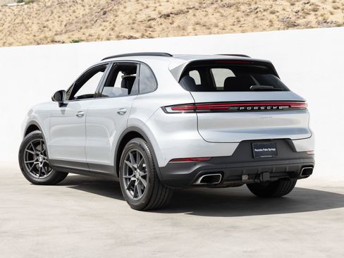 Certified 2025 Porsche Cayenne AWD/4WD image 3