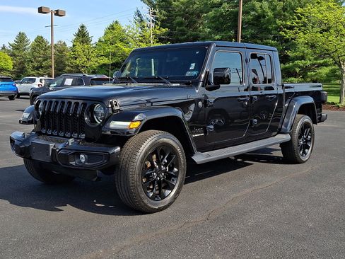 Certified 2021 Jeep Gladiator Overland AWD/4WD image 1