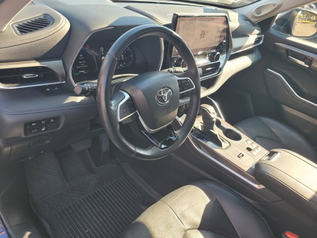 Used 2023 Toyota Highlander Limited AWD/4WD image 9