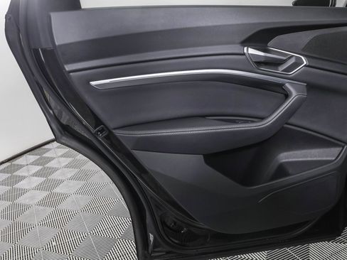 Used 2023 Audi e-tron Premium image 40
