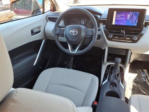 Used 2024 Toyota Corolla Cross LE image 5