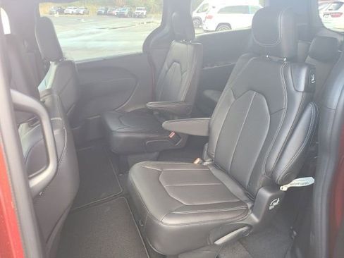 New 2026 Chrysler Pacifica Select image 19