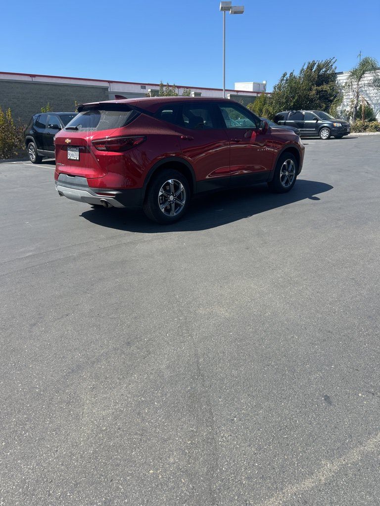 Used 2025 Chevrolet Blazer LT AWD/4WD image 6