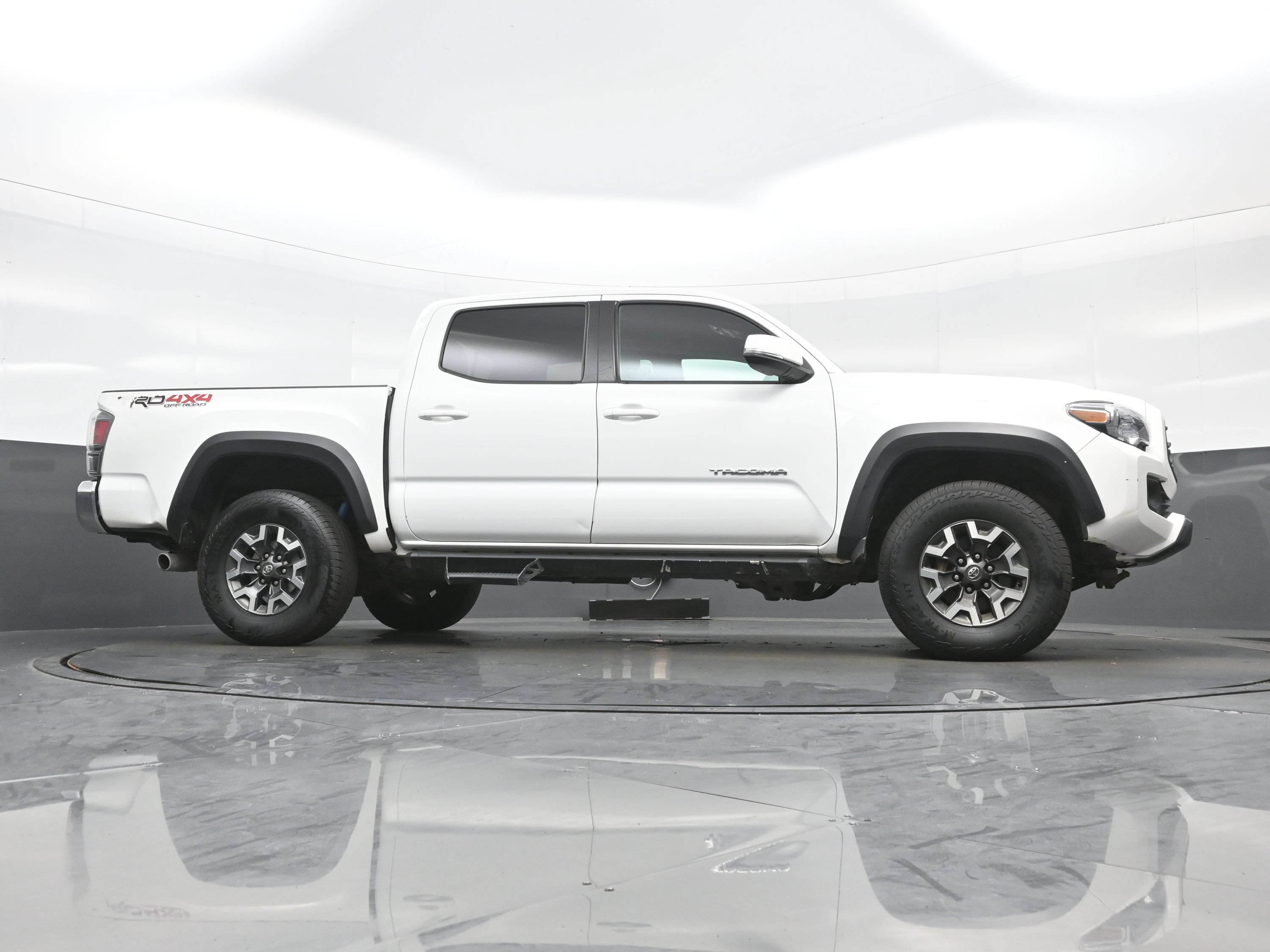Used 2023 Toyota Tacoma TRD Off-Road AWD/4WD image 31