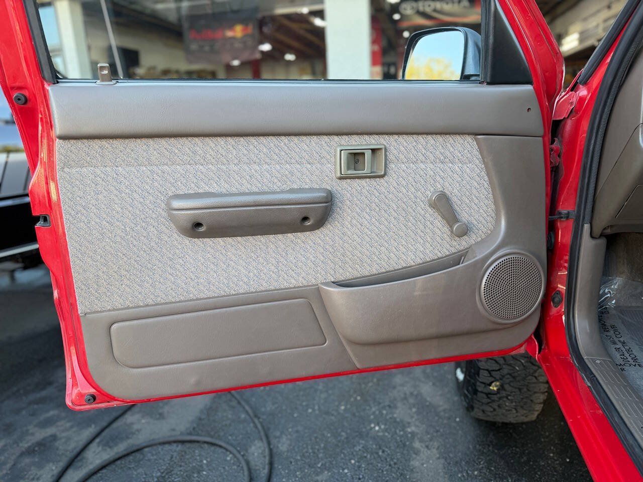 Used 1995 Toyota Tacoma 4x4 Regular Cab image 3