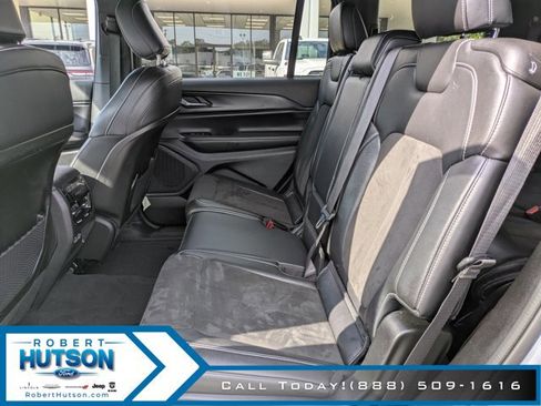 Used 2023 Jeep Grand Cherokee L Laredo image 15