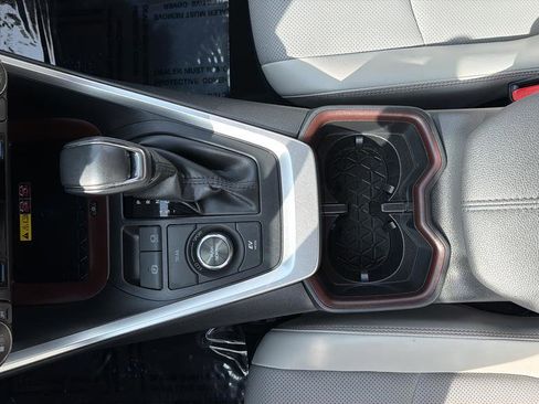 Used 2022 Toyota RAV4 Limited image 20