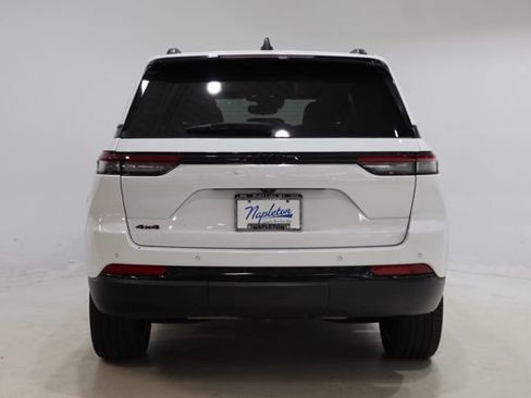 Used 2023 Jeep Grand Cherokee Altitude AWD/4WD image 6