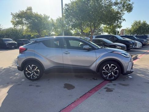 Used 2020 Toyota C-HR XLE FWD image 4