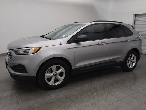 Used 2020 Ford Edge SE image 2