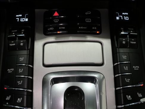Used 2014 Porsche Cayenne Turbo image 23