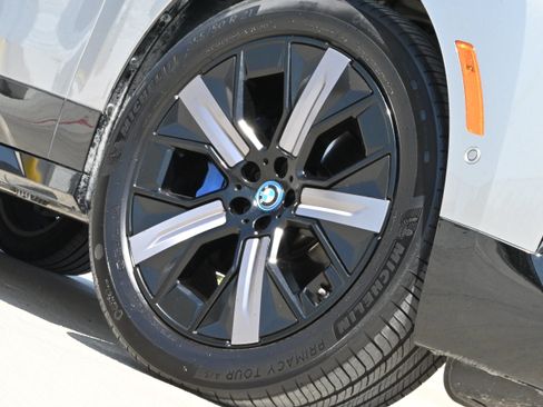 Used 2024 BMW iX xDrive50 w/ Sport Package AWD/4WD image 11
