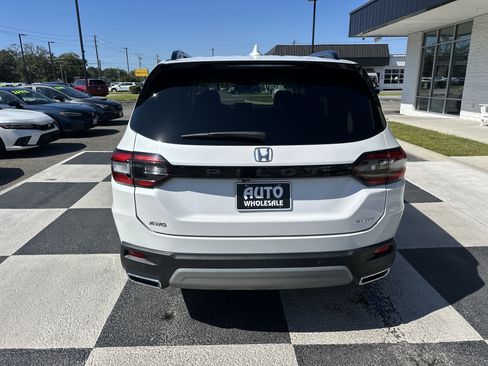 Used 2023 Honda Pilot Elite image 4