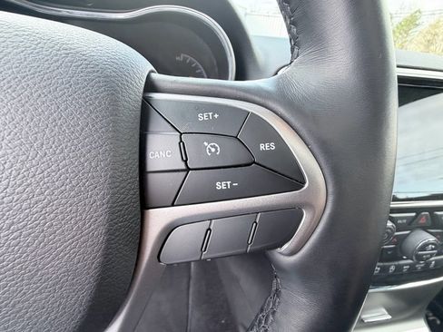 Used 2021 Jeep Grand Cherokee Laredo X image 19