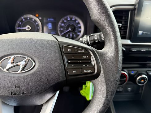 Used 2020 Hyundai Venue SE image 19