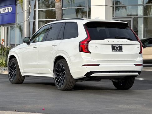New 2026 Volvo XC90 T8 Ultra w/ Lounge Package image 3