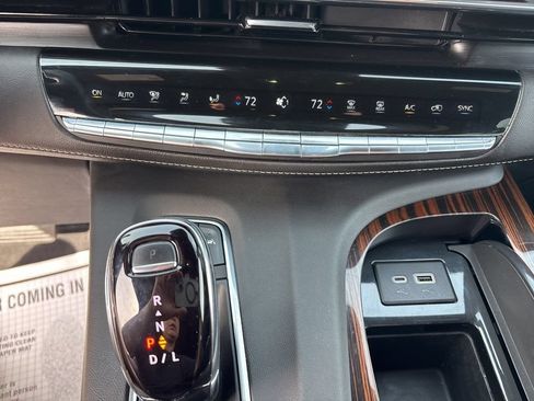 Used 2023 Cadillac Escalade Premium Luxury AWD/4WD image 22