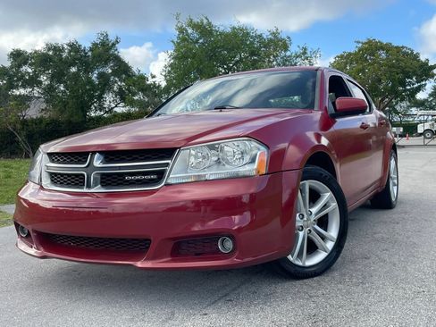 Used 2011 Dodge Avenger image 2