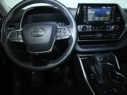 Certified 2020 Toyota Highlander XLE image 30