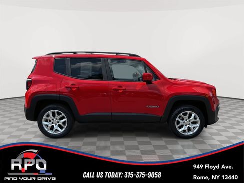 Used 2017 Jeep Renegade Latitude w/ Cold Weather Group AWD/4WD image 6