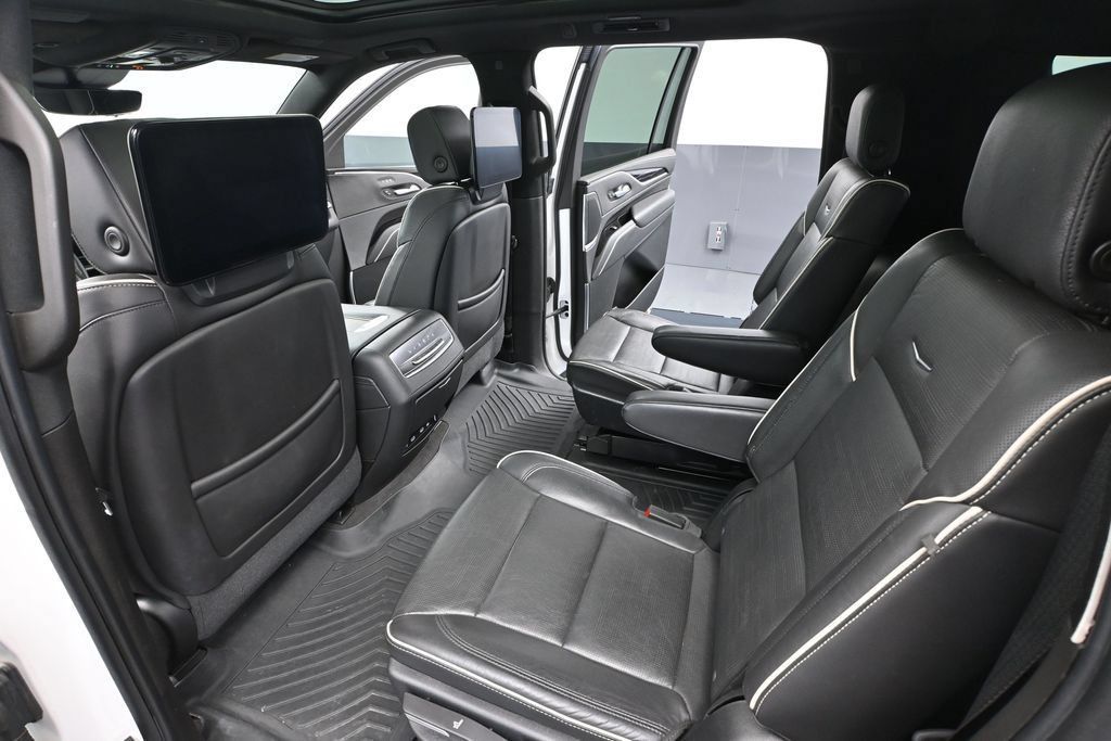 Used 2021 Cadillac Escalade ESV Sport w/ Heavy-Duty Trailer Package AWD/4WD image 32