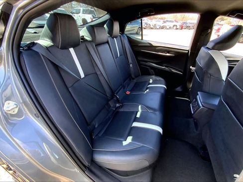 Used 2025 Toyota Camry SE w/ Convenience Package image 19