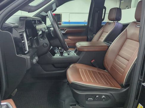 Used 2025 GMC Sierra 1500 Denali Ultimate AWD/4WD image 9
