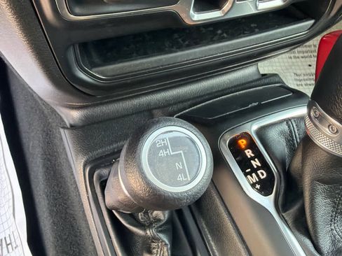 Used 2023 Jeep Gladiator Sport image 23