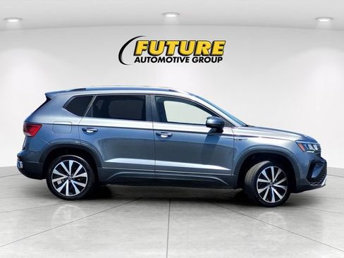 Used 2024 Volkswagen Taos SE FWD image 3