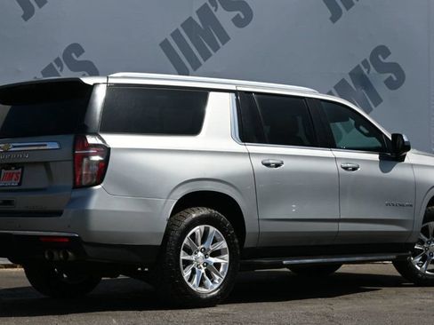 Used 2023 Chevrolet Suburban Premier RWD image 5