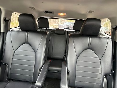 Used 2023 Toyota Highlander XLE AWD/4WD image 35