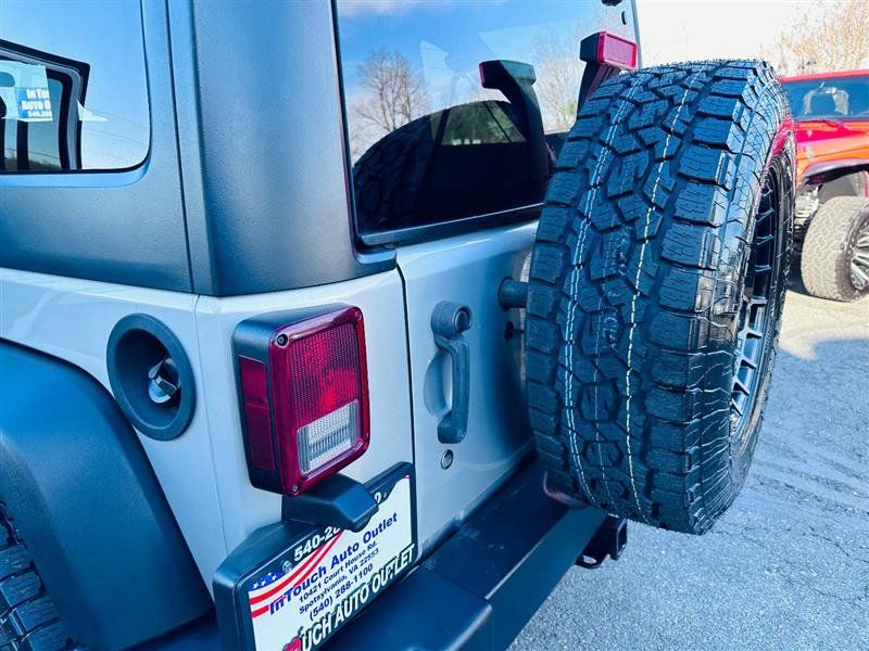 Used 2012 Jeep Wrangler Unlimited Rubicon w/ Max Tow Pkg AWD/4WD image 12