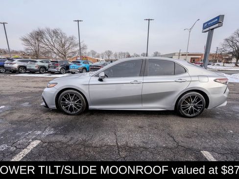 Used 2023 Toyota Camry SE w/ Cold Weather Package image 4