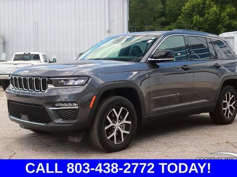 Used 2025 Jeep Grand Cherokee Limited AWD/4WD image 3