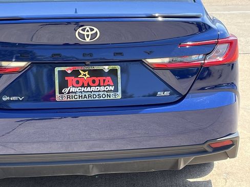 Used 2025 Toyota Camry SE FWD image 6