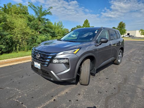 New 2026 Nissan Rogue S image 4