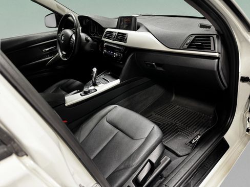 Used 2017 BMW 320i Sedan image 11