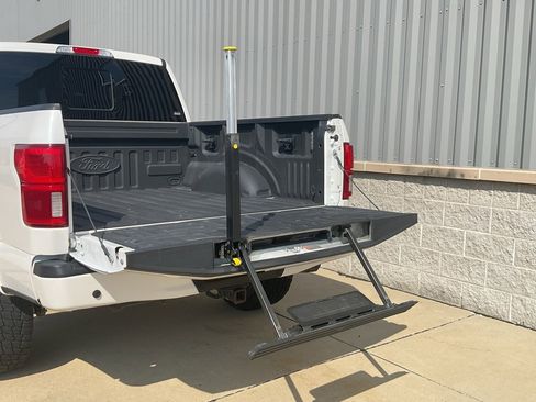 Certified 2019 Ford F150 Platinum w/ Equipment Group 701A Luxury image 27