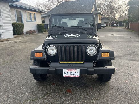 Used 2002 Jeep Wrangler SE image 2