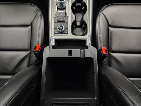 Used 2023 Ford Explorer XLT w/ Equipment Group 202A image 33