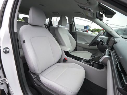 Used 2024 Hyundai Kona SE AWD/4WD image 45