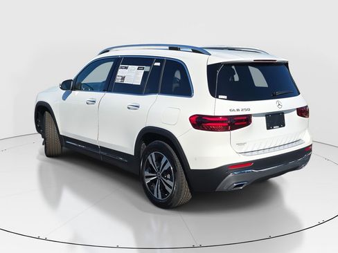 Certified 2025 Mercedes-Benz GLB 250 image 8