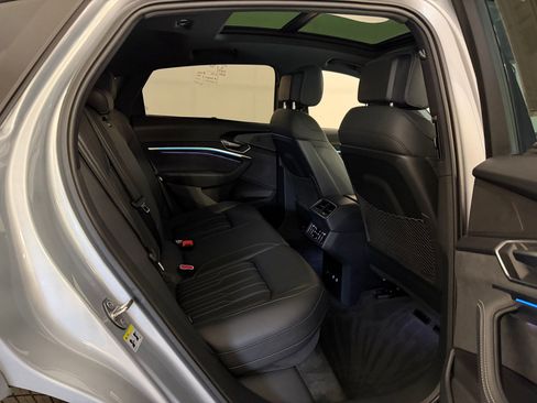 Used 2023 Audi e-tron Prestige w/ Prestige Package AWD/4WD image 30