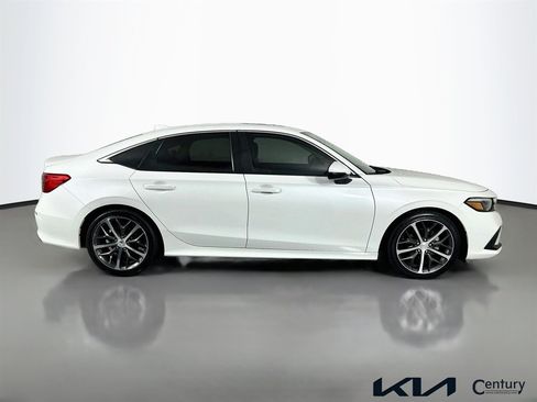 Used 2023 Honda Civic Touring image 4