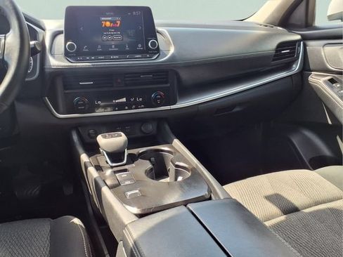 Used 2025 Nissan Rogue SV FWD image 21